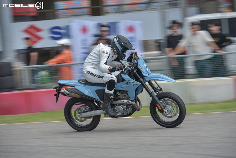 點我看大圖 人的力量決定車的強大!SUZUKI 全新 DR-Z4SM/DR-Z4S 賽道試駕!