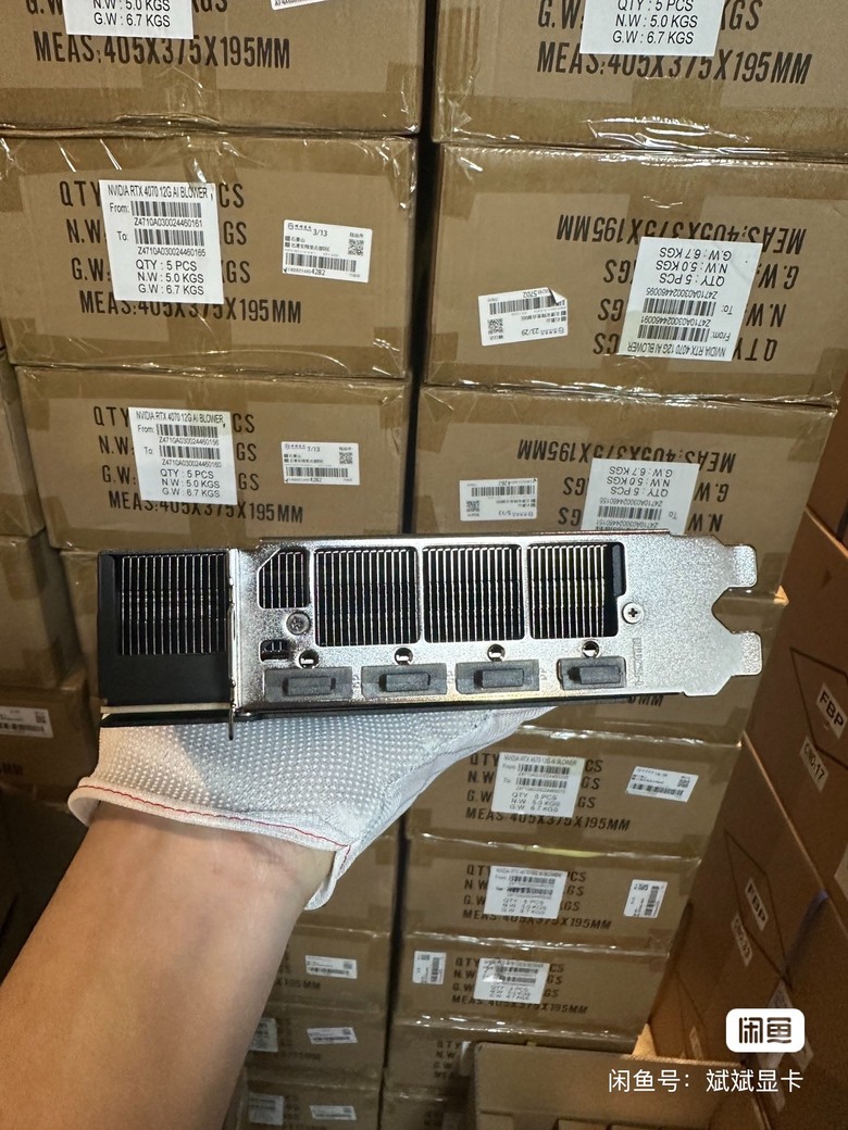 中共國大量改裝RTX 5090為鼓風式散熱器，無品牌標識，非法走私流入中共國