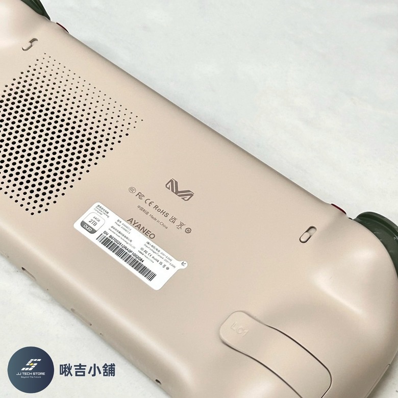 開箱&分享 亞諾 2025 全球首款模組化掌機 AYANEO 3 🎮(全實拍附開箱影片)