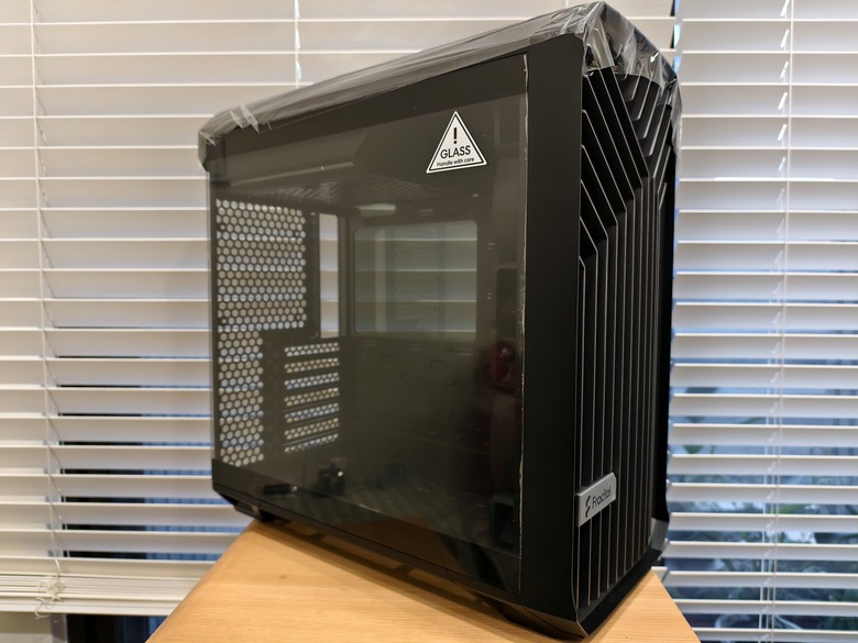 (舊殼開箱) 主打高風量的散熱布局，Fractal Design Torrent Compact & Nano開箱試用