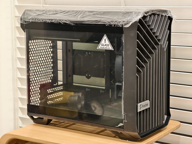 (舊殼開箱) 主打高風量的散熱布局，Fractal Design Torrent Compact & Nano開箱試用