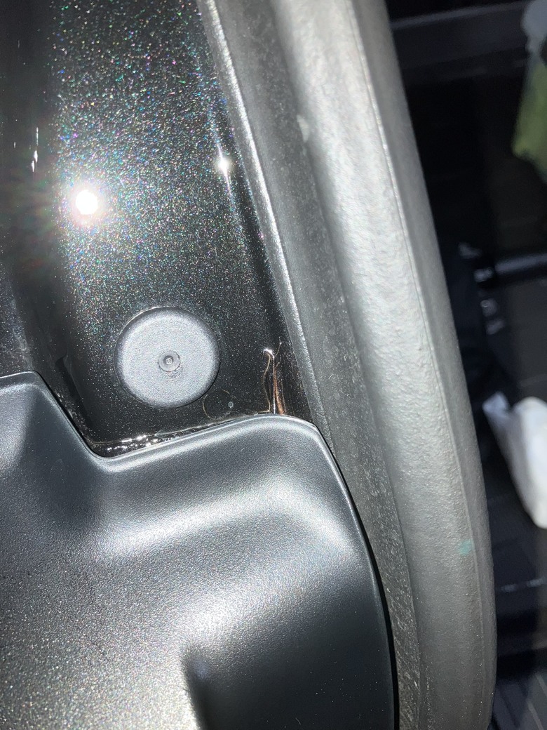 黑色新車這樣是生鏽嗎?