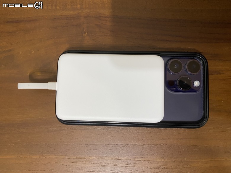 小米磁吸自帶線行動電源10000 33W 給iPhone滿滿的續航力