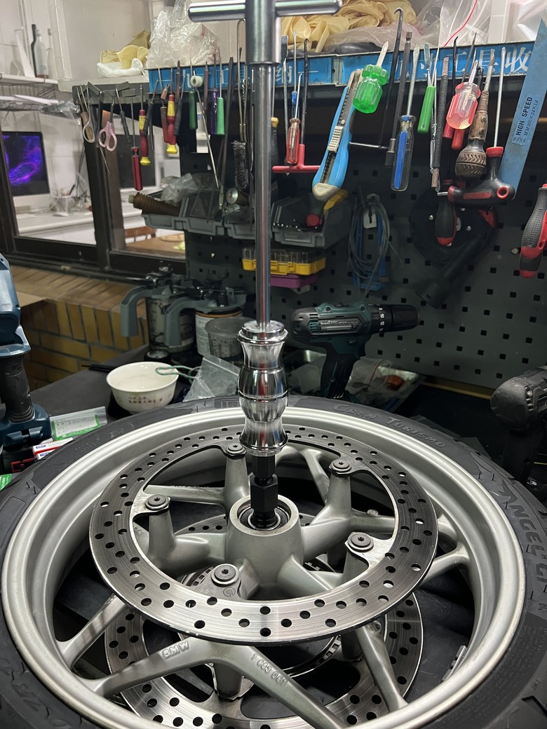 BMW R1200RT 前輪軸承DIY