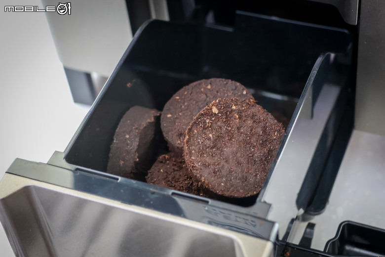 De'Longhi 全自動義式咖啡機使用體驗|專屬冷萃技術+獨立式冷熱奶泡壺設計、隨時隨地來杯風味十足的好咖啡!