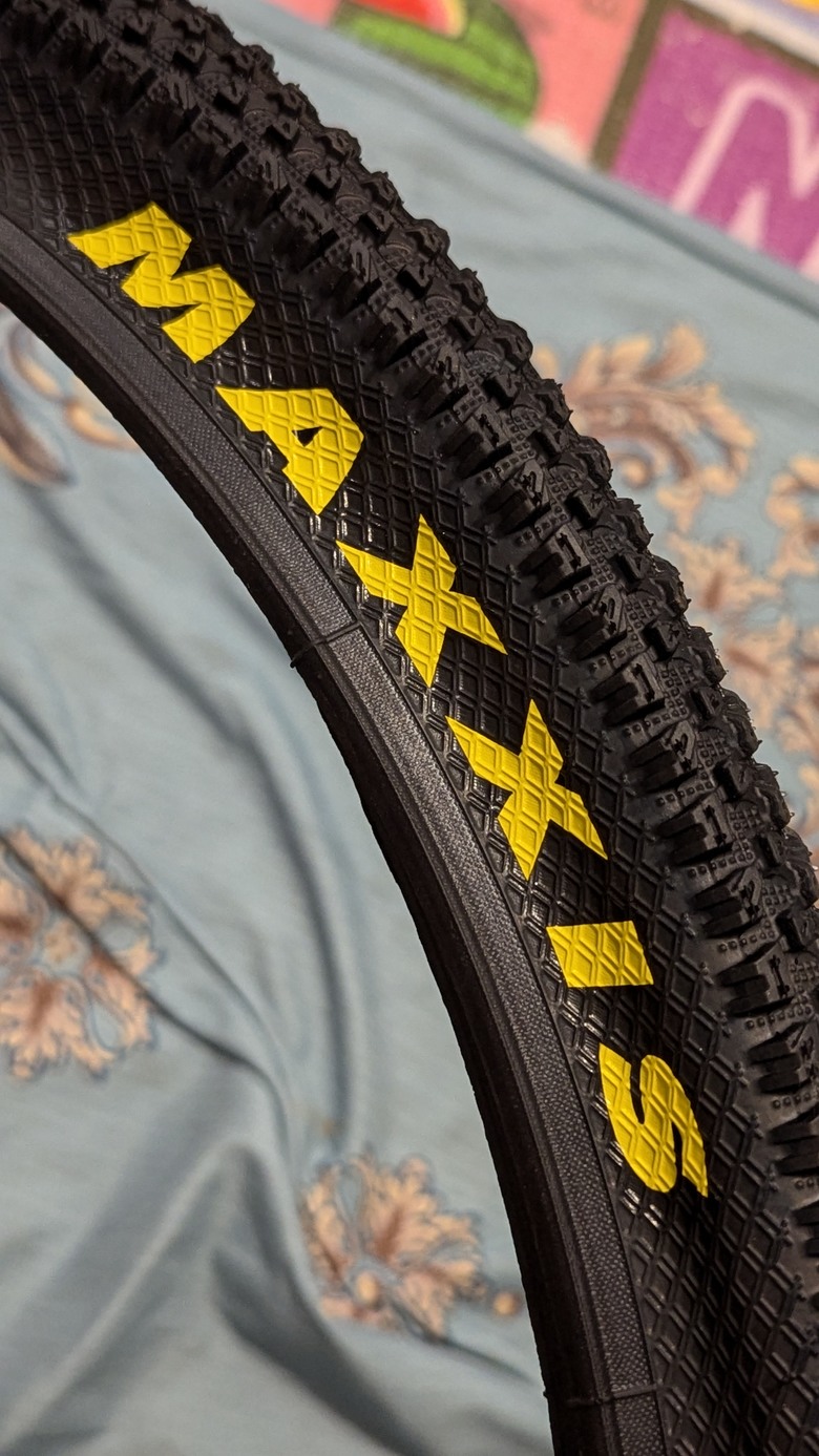 分享26吋登山車裝1.25“寬公路胎。26x1.25