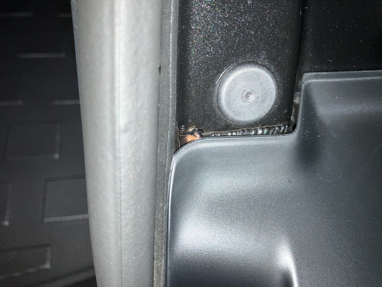 黑色新車這樣是生鏽嗎?