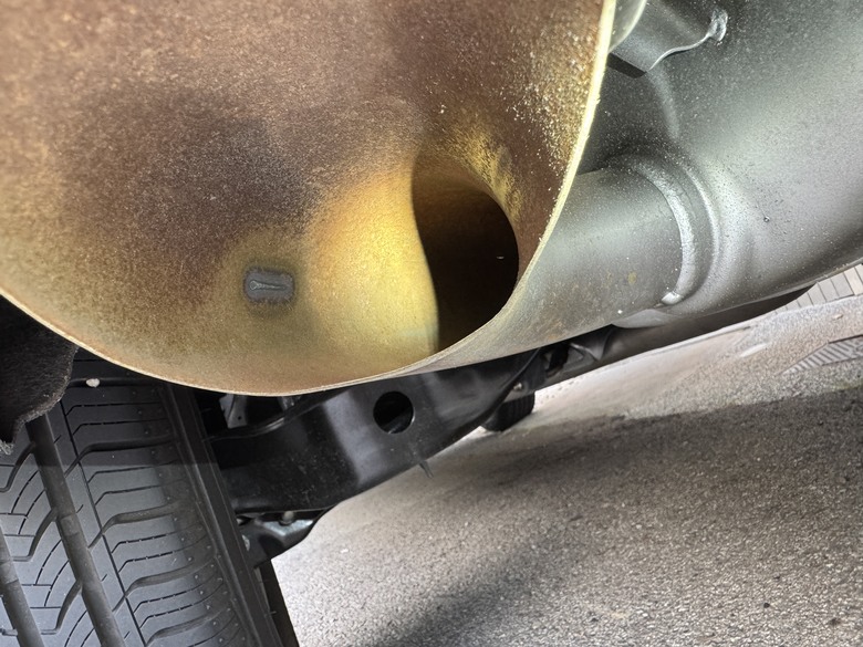 請教各位 Nissan X-trai車主排氣管鏽斑問題