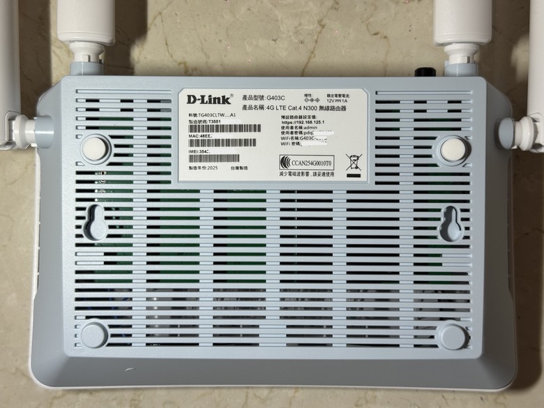點我看大圖 4G 插卡即連!D-Link G403C 開箱 | 家中網路斷線也不怕