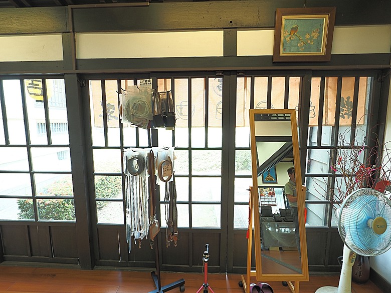 旗山火車站|糖鐵故事館、旗山天后宮、旗山武德殿、舊鼓山國小 — 在童話故事小屋中,VR體驗搭乘糖鐵之旗山車站與老街懷舊之旅
