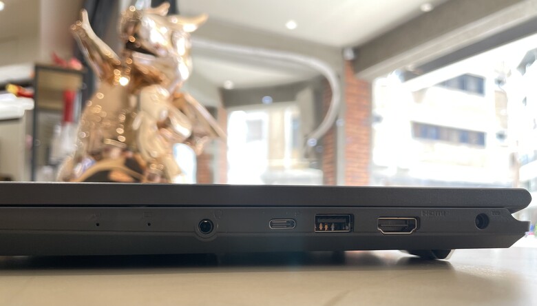 微星台中旗艦館 | Venture 14 AI+ 開箱大揭密，新一代的Ryzen AI處理器效能究竟如何?