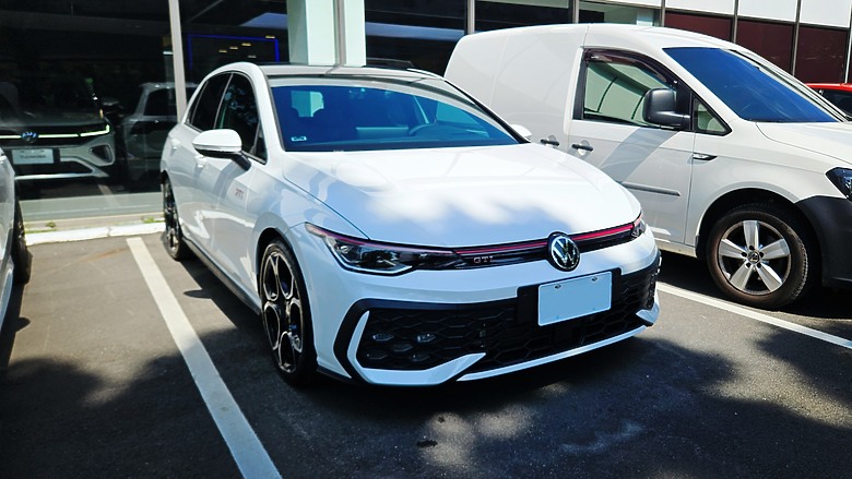 點我看大圖 老友8.5代Golf GTI微開箱