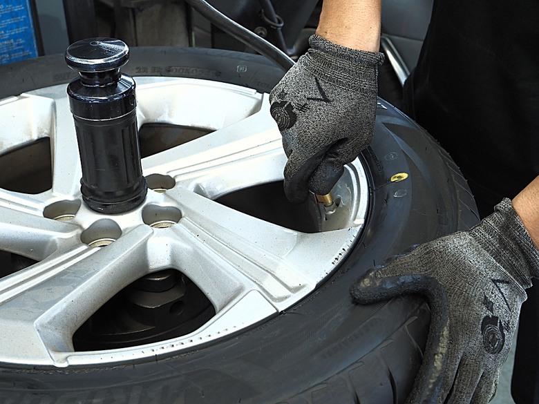 普利司通 Bridgestone TURANZA 6 輪胎開箱 — 在TOYOTA YARiS CROSS 享樂版之安裝紀錄與初使用心得