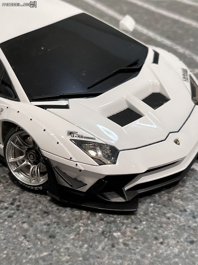 點我看大圖 【遙控模型】LB★Works 銀白戰鬥機 Lamborghini Aventador - DriftArt 4 追求華麗的行走姿態