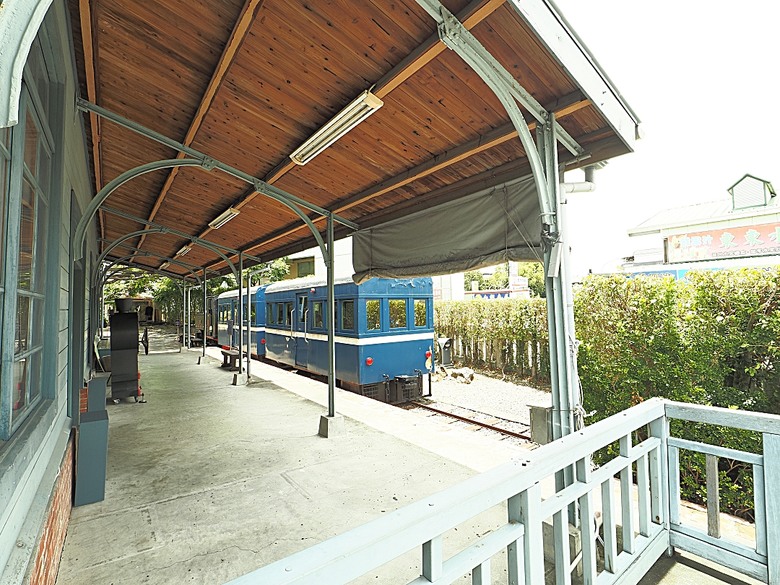 旗山火車站|糖鐵故事館、旗山天后宮、旗山武德殿、舊鼓山國小 — 在童話故事小屋中,VR體驗搭乘糖鐵之旗山車站與老街懷舊之旅