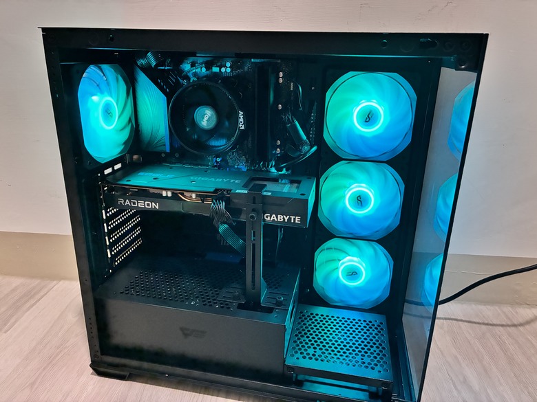 【小宅開箱】dashFlash DS900機殼開箱 大展雙玻璃全景透視、附風扇還能放手辦的平價機殼