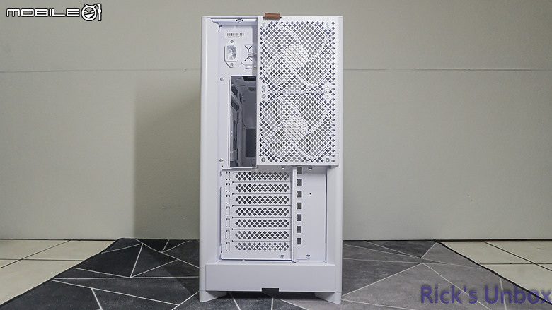 【開箱】可上下顛倒展示的機殼 | MONTECH HS01 PRO WHITE