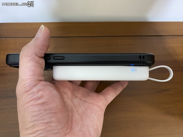 小米磁吸自帶線行動電源10000 33W 給iPhone滿滿的續航力