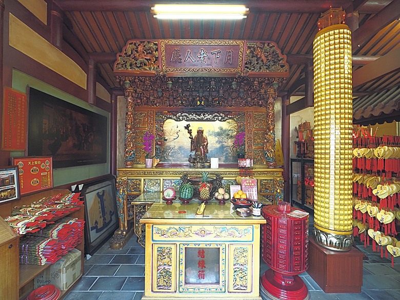 旗山火車站|糖鐵故事館、旗山天后宮、旗山武德殿、舊鼓山國小 — 在童話故事小屋中,VR體驗搭乘糖鐵之旗山車站與老街懷舊之旅