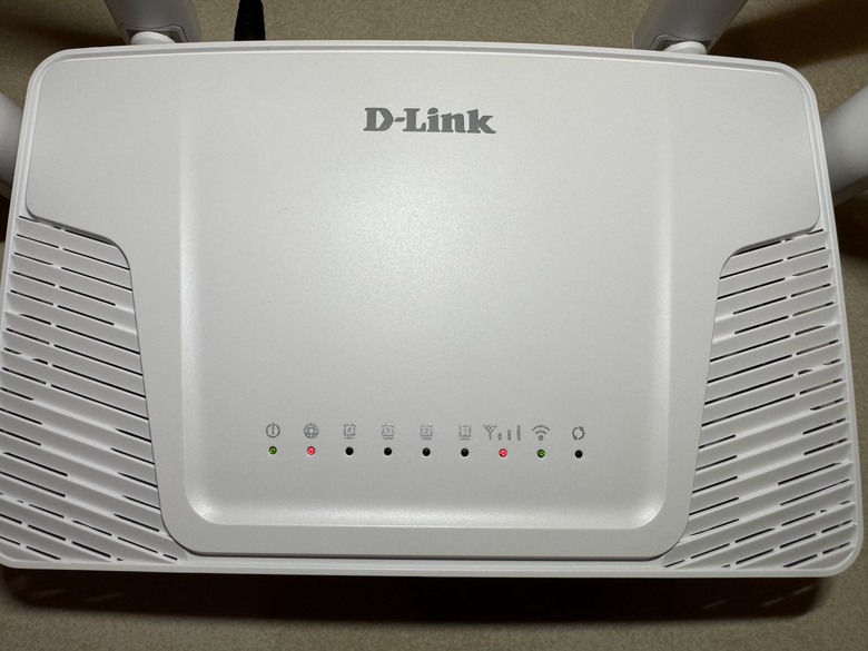 點我看大圖 4G 插卡即連!D-Link G403C 開箱 | 家中網路斷線也不怕