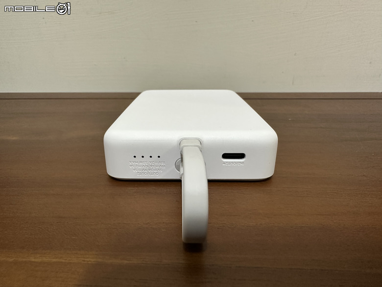 小米磁吸自帶線行動電源10000 33W 給iPhone滿滿的續航力