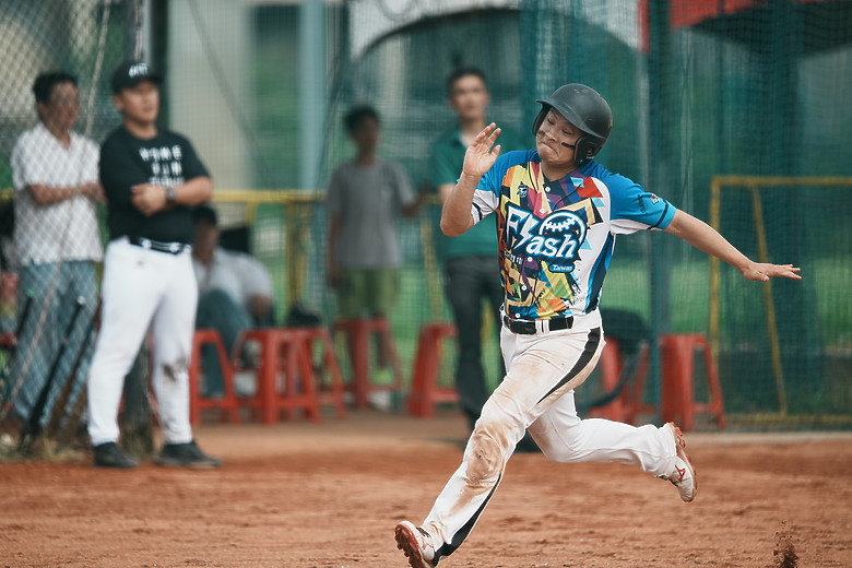 點我看大圖 Sigma 300-600mm f/4 DG OS Sports 評測報告|超望遠內變焦新標竿、一鏡封神誰與爭鋒!