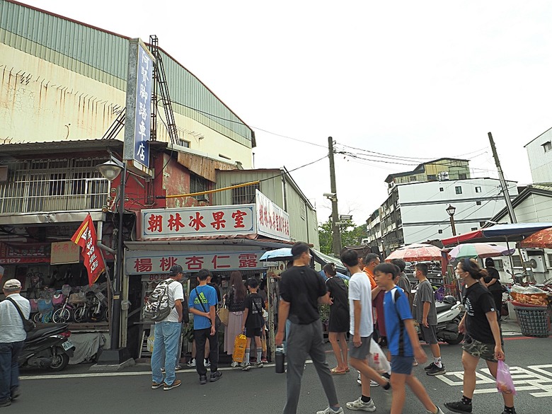 旗山火車站|糖鐵故事館、旗山天后宮、旗山武德殿、舊鼓山國小 — 在童話故事小屋中,VR體驗搭乘糖鐵之旗山車站與老街懷舊之旅