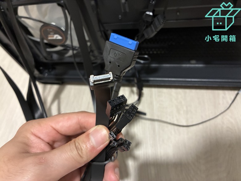 【小宅開箱】dashFlash DS900機殼開箱 大展雙玻璃全景透視、附風扇還能放手辦的平價機殼