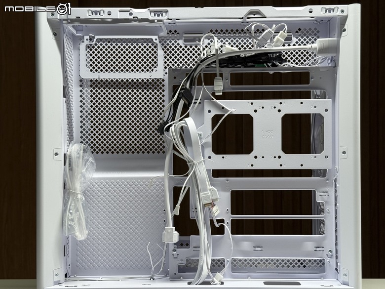 左右都能擺!君主HS01 Pro & 創世紀2代 ATX3.1電源