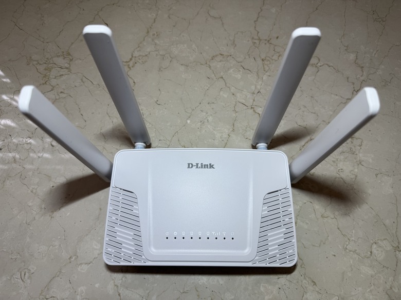 點我看大圖 4G 插卡即連!D-Link G403C 開箱 | 家中網路斷線也不怕