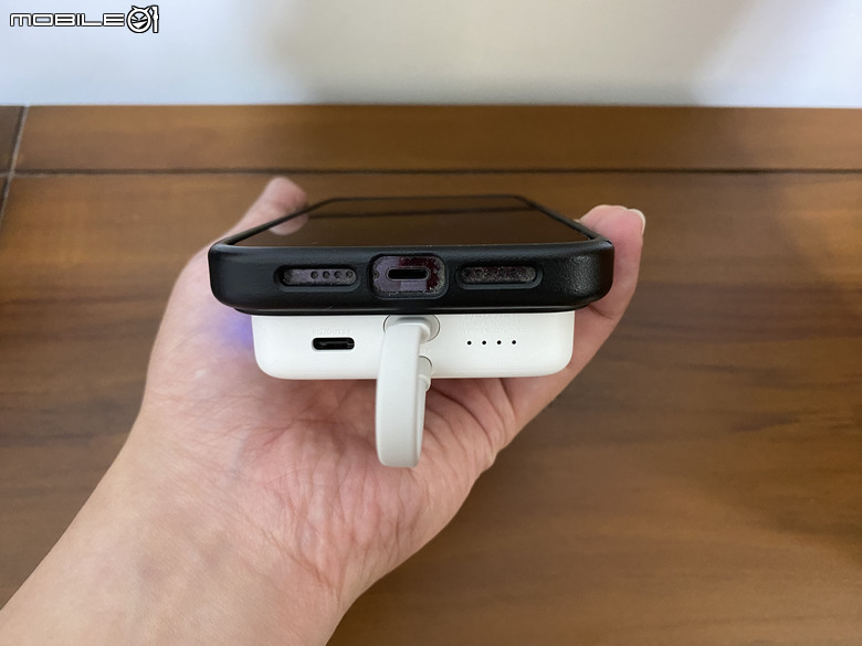 小米磁吸自帶線行動電源10000 33W 給iPhone滿滿的續航力