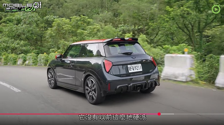 【影音試駕】Mini Cooper JCW,硬派減弱,樂趣依舊!
