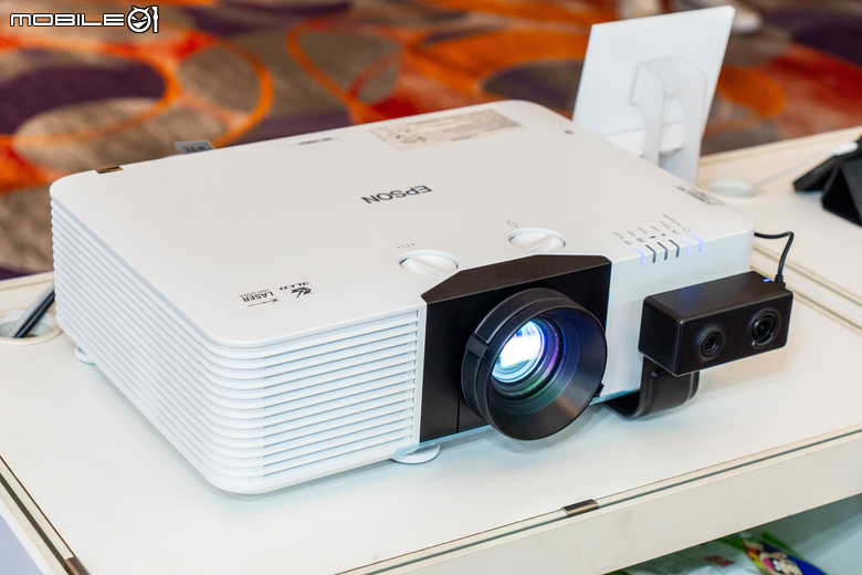 Epson 推出內建 WiFi 6E 與支援蘋果 Airplay 無線播放的商用投影機 提供辦公/教育/娛樂面向更多彈性應用