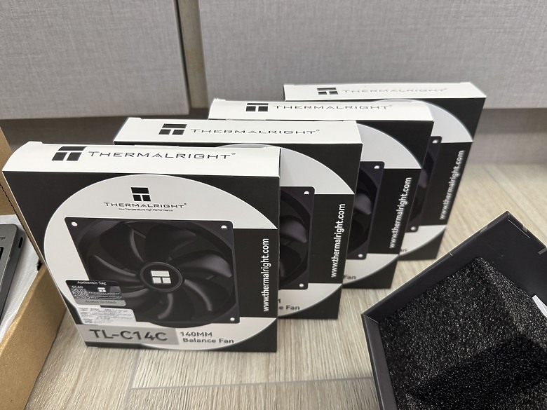 [開箱] 瓦爾基里 Valkyrie SL125 + Thermalright TL-C14C