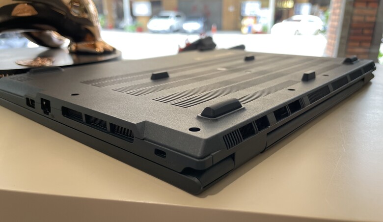 微星台中旗艦館 | Venture 14 AI+ 開箱大揭密，新一代的Ryzen AI處理器效能究竟如何?