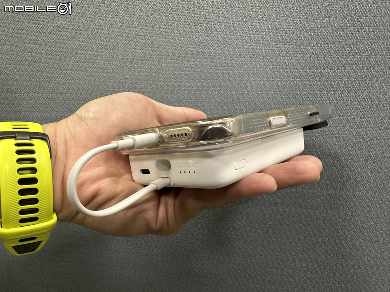 小米磁吸自帶線行動電源10000 33W 給iPhone滿滿的續航力