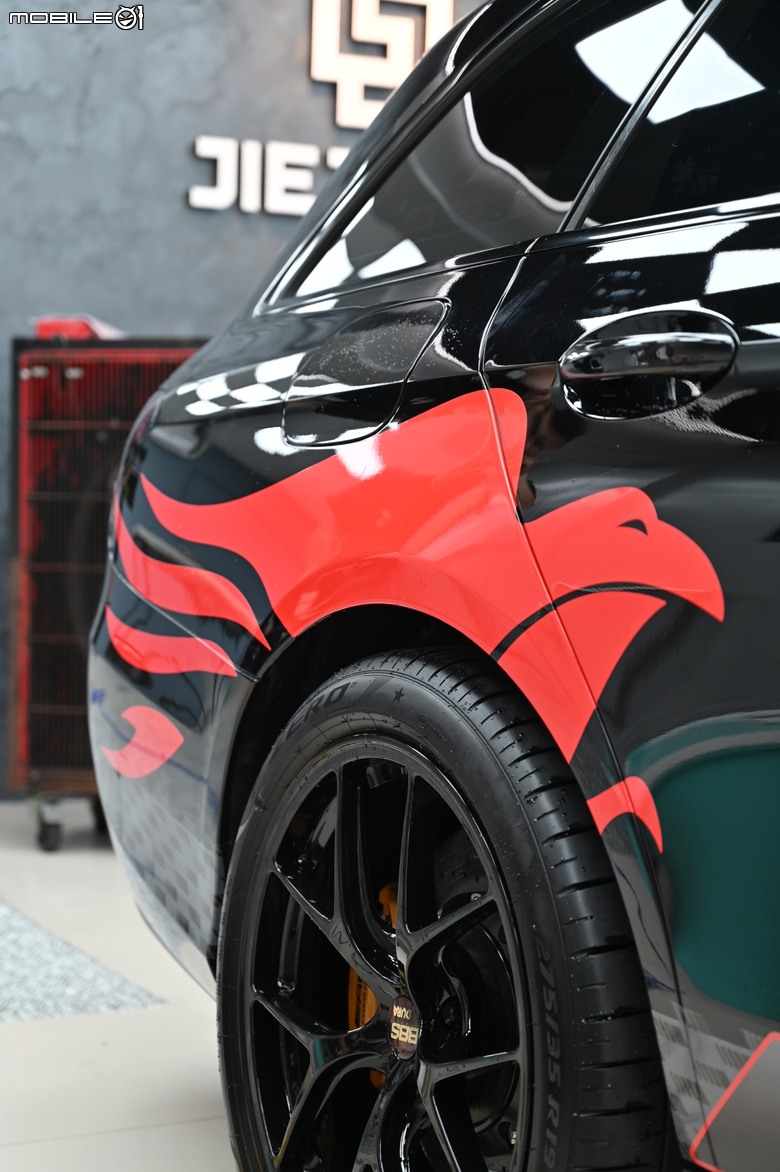 [分享]AMG E43 ESTATE F1 SAFETY CAR 塗裝 彩貼分享