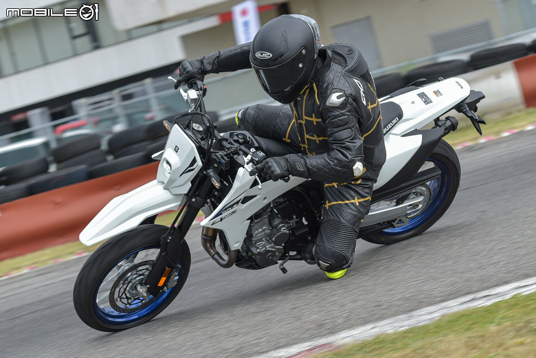 點我看大圖 人的力量決定車的強大!SUZUKI 全新 DR-Z4SM/DR-Z4S 賽道試駕!