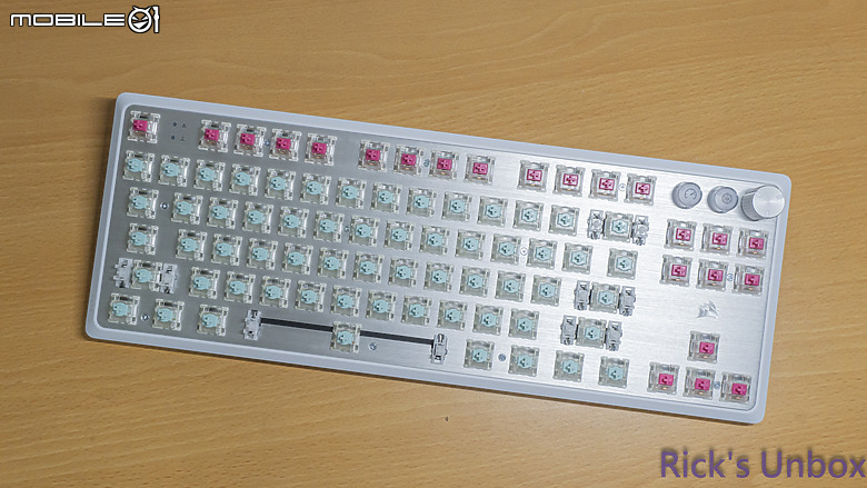 【開箱】海盜船新設計語言80%磁軸鍵盤 | CORSAIR K70 PRO TKL WHITE