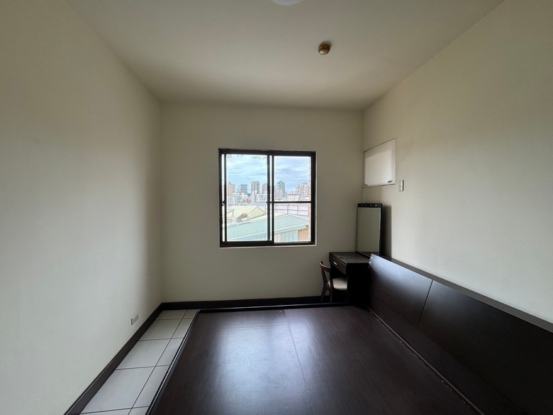 點我看大圖 【開箱】兩大兩貓的現代簡約風宅居|屋齡25年中古屋大變身|寵物宅設計