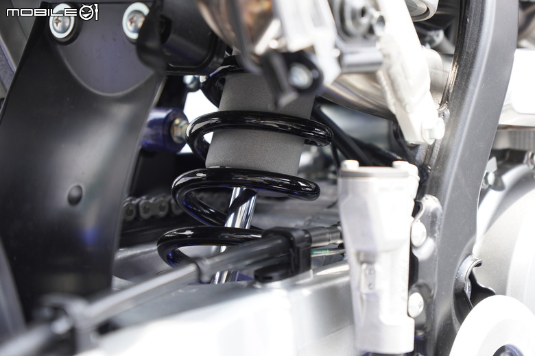 傳奇歸來，野性再臨 SUZUKI DR-Z4 S / SM 發表會，越野版、滑胎版早鳥售價：368,000元！！