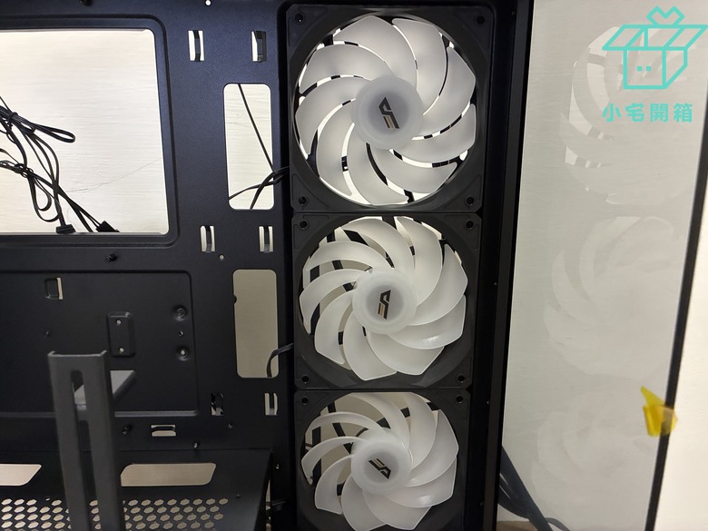 【小宅開箱】dashFlash DS900機殼開箱 大展雙玻璃全景透視、附風扇還能放手辦的平價機殼