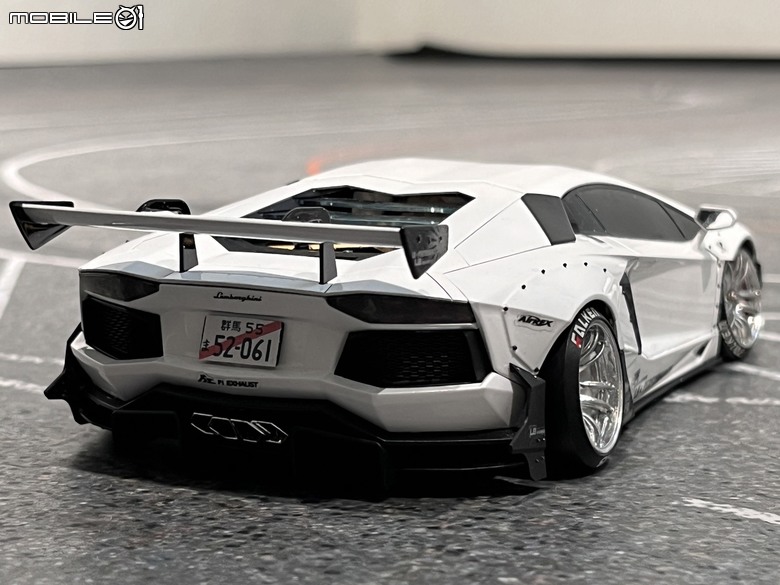 點我看大圖 【遙控模型】LB★Works 銀白戰鬥機 Lamborghini Aventador - DriftArt 4 追求華麗的行走姿態