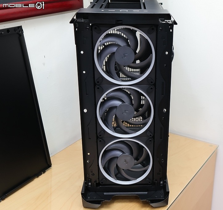 點我看大圖 歷久彌新改版升級 Fractal Design Meshify 3 RGB 開箱