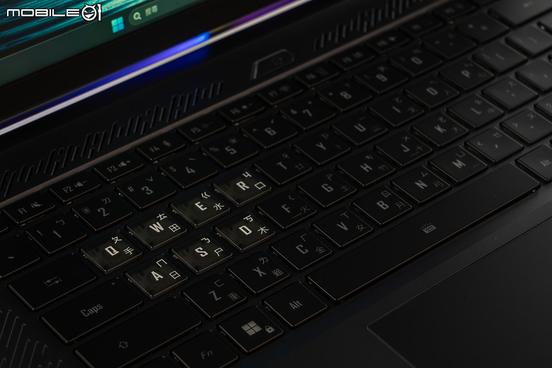 GIGABYTE AORUS ELITE 16 測試報告｜RTX 5070「菁英」登場，中高階電競新勢力！