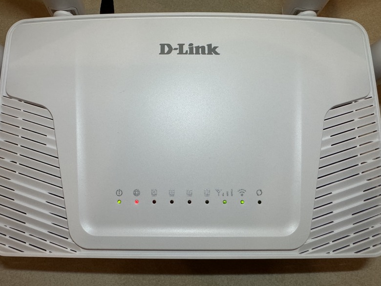 點我看大圖 4G 插卡即連!D-Link G403C 開箱 | 家中網路斷線也不怕