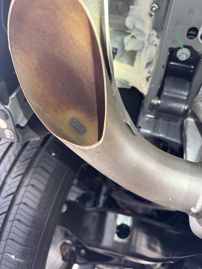 請教各位 Nissan X-trai車主排氣管鏽斑問題