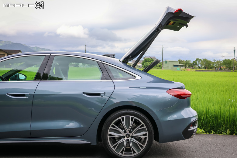 Audi A5 S line 試駕|帥氣百搭、豪華科技與出色駕馭集於一身!