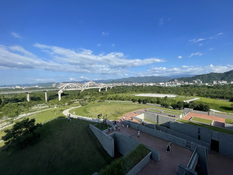 快閃新北美術館 ——— 夏季炎熱的午後,偷空帶小孩去玩樂一下