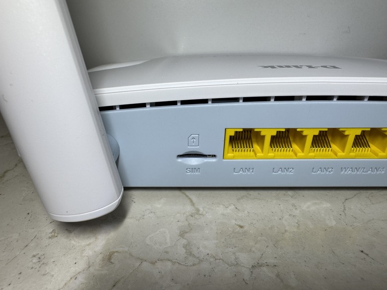 點我看大圖 4G 插卡即連!D-Link G403C 開箱 | 家中網路斷線也不怕